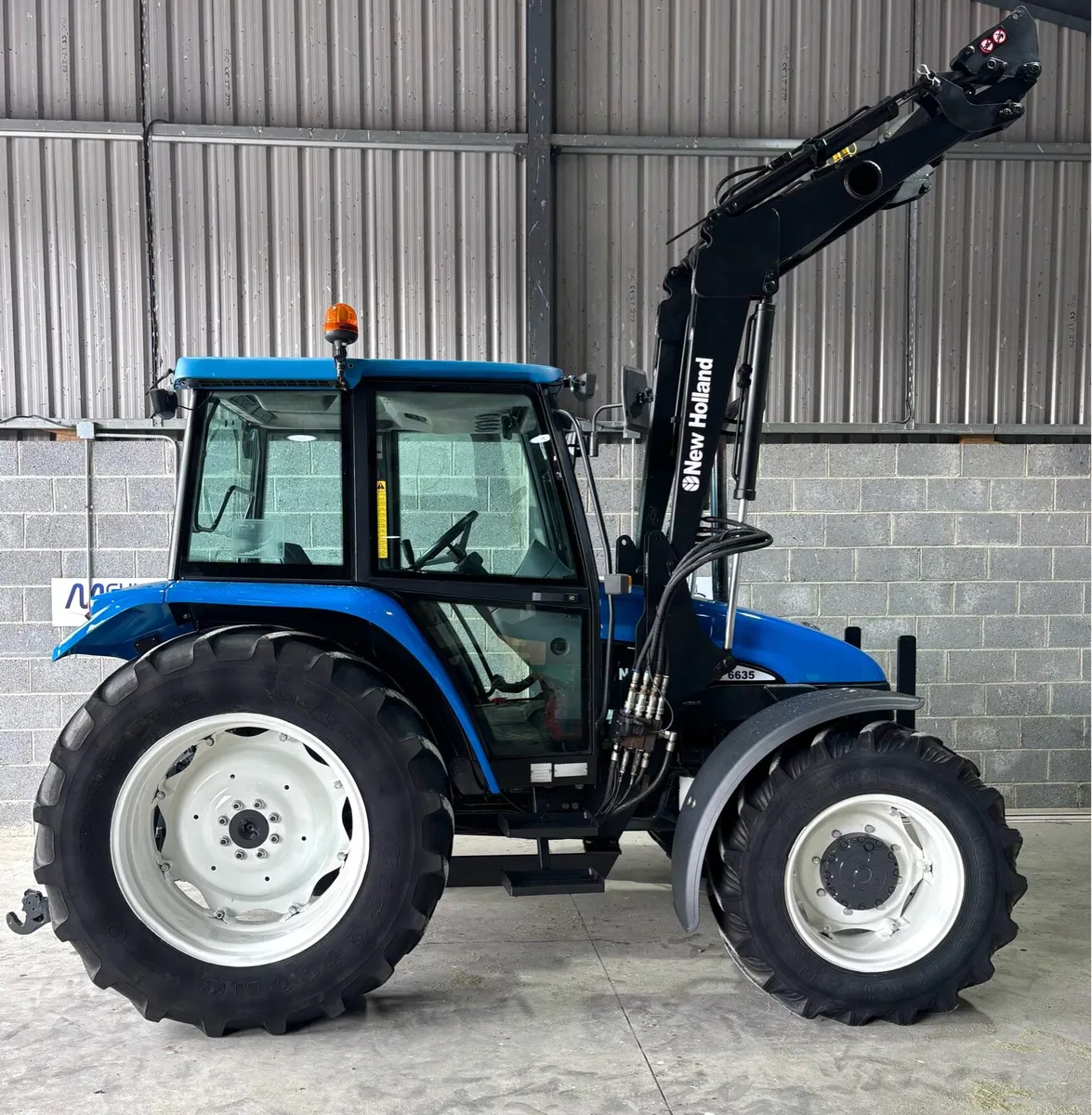 NEW HOLLAND 6635 c/w Loader - Image 2