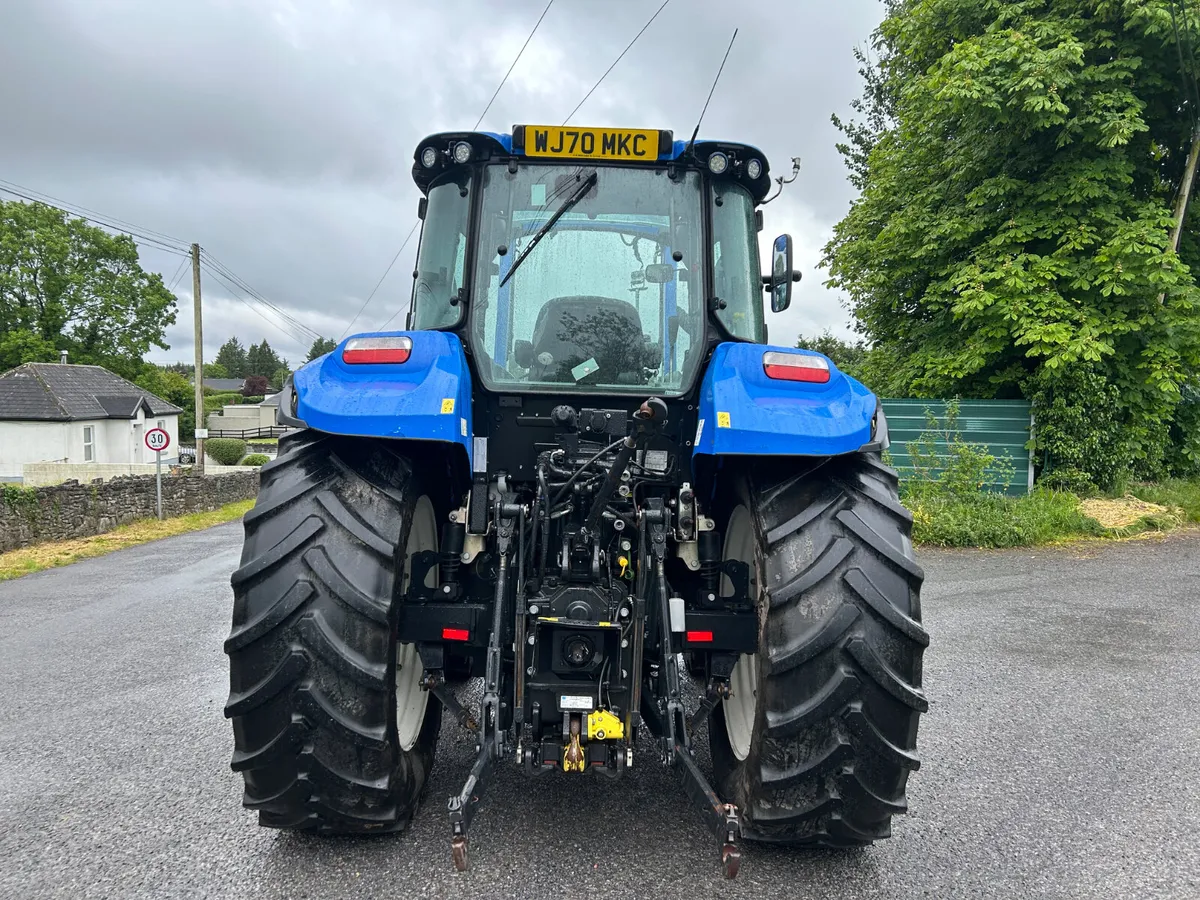 2020 New Holland T5-120 with MX Loader - Image 4