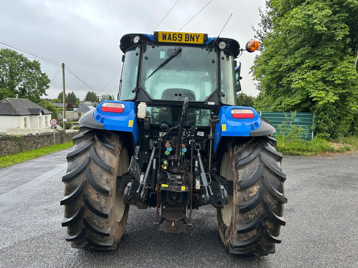 2019 New Holland T5-105 with Loader - Image 4