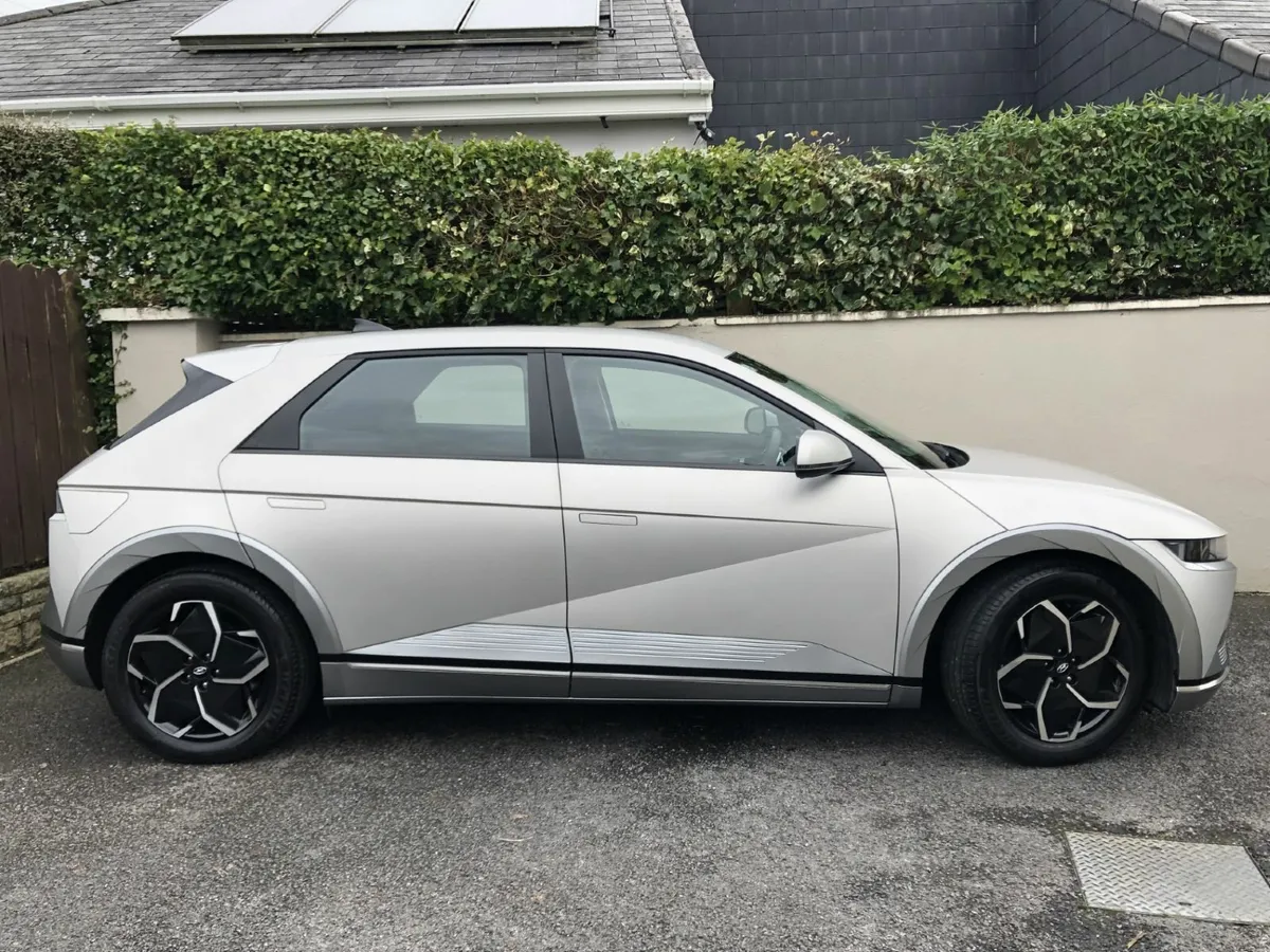 HYUNDAI IONIQ 5 PREMIUM 77.4 kWh - 228PS 4DR AUTO - Image 2