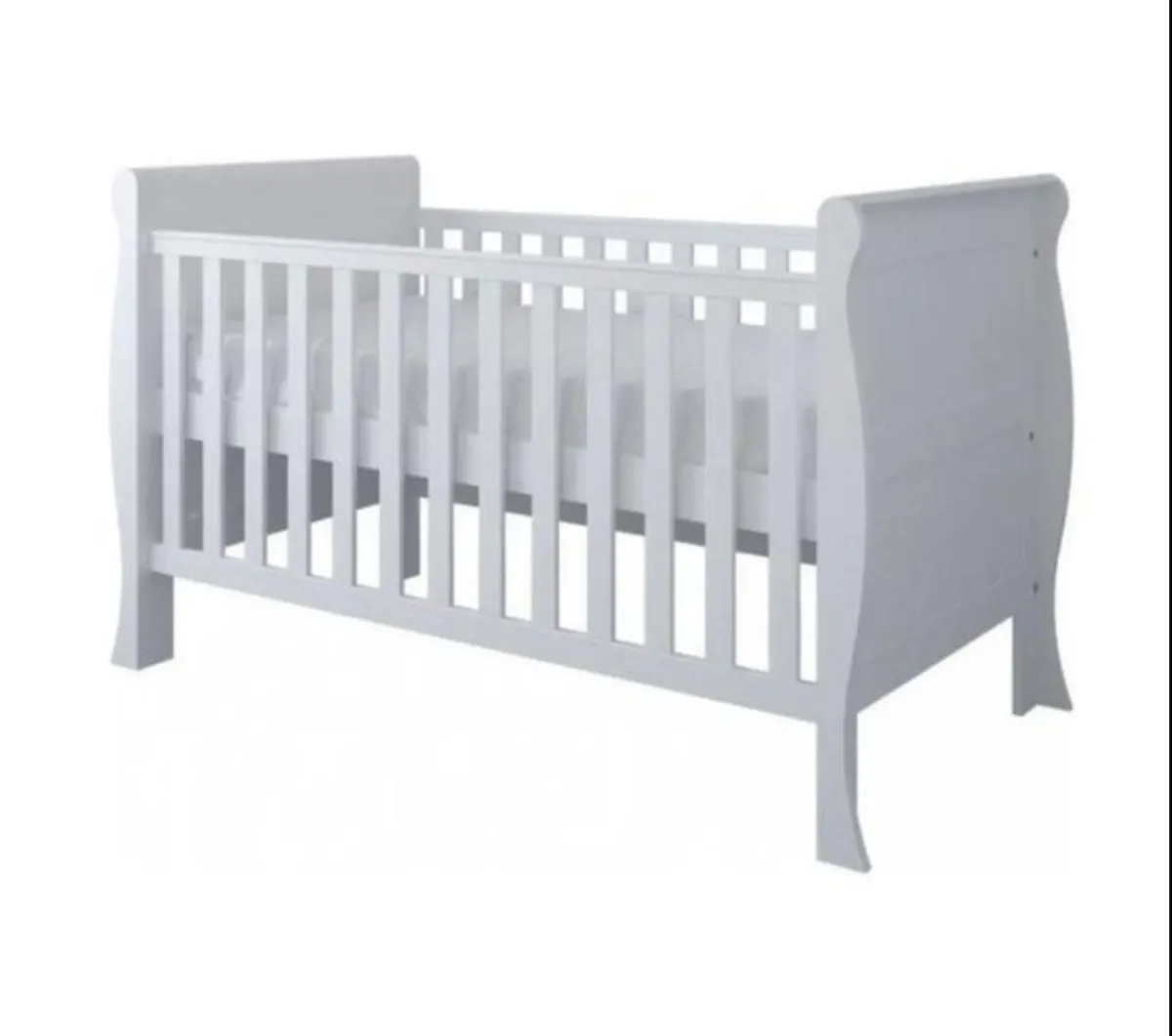 White cot bed with mattress - Image 1