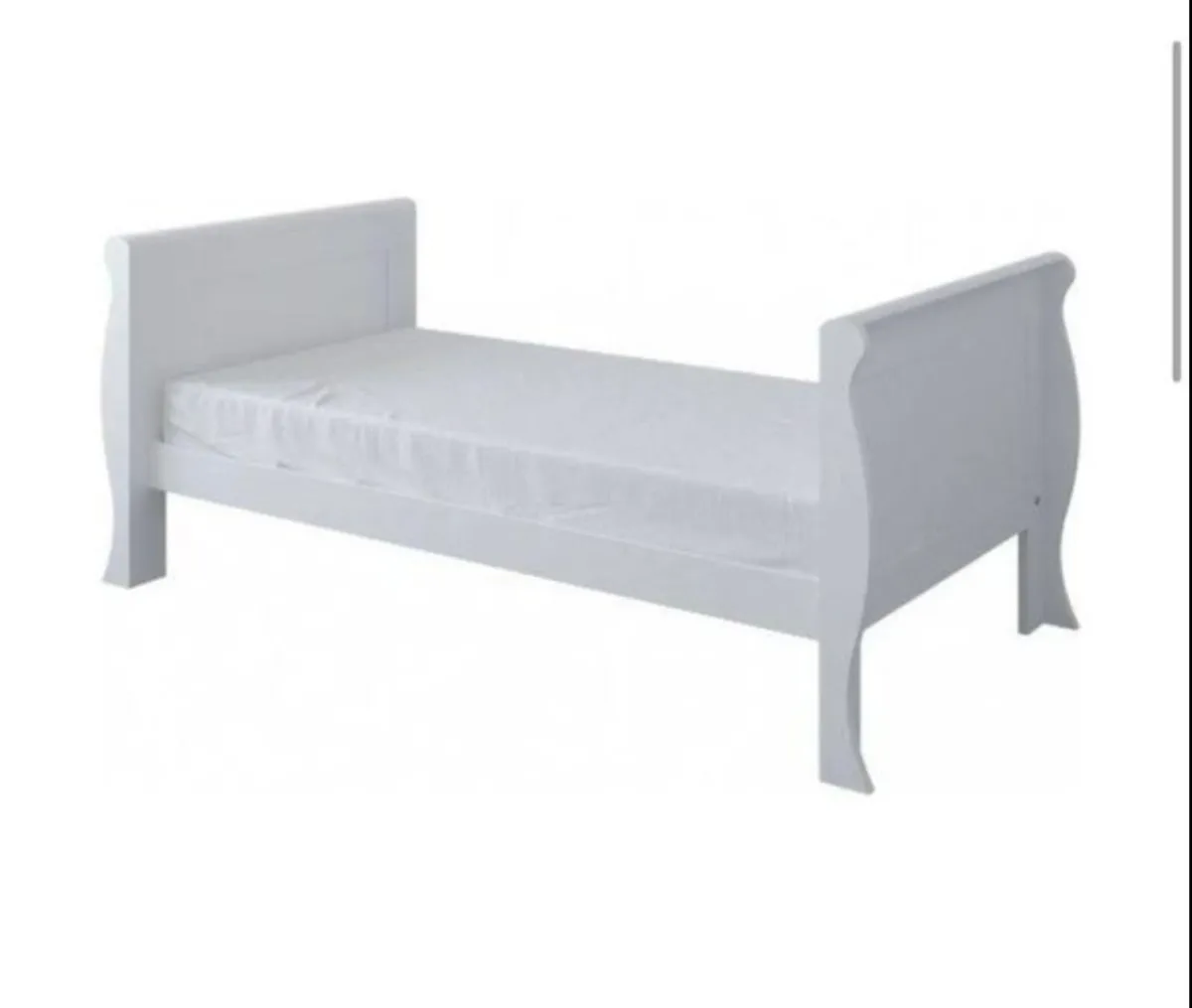 White cot bed with mattress - Image 3
