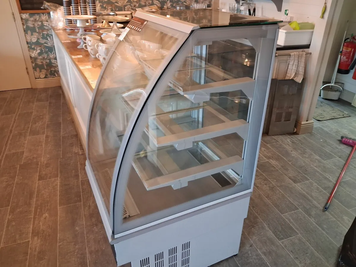 Online Auction Of A Cake Display Refrigerator - Image 4