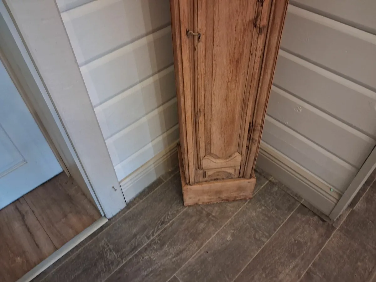 Online Auction Of A Wooden Display Unit & More! - Image 3