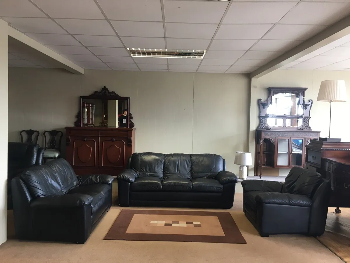 3+2+1 Leather Suite - Image 1