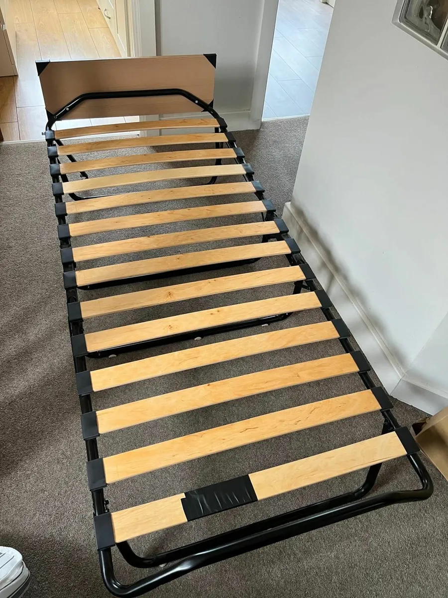 Foldable bed + matress - Image 1