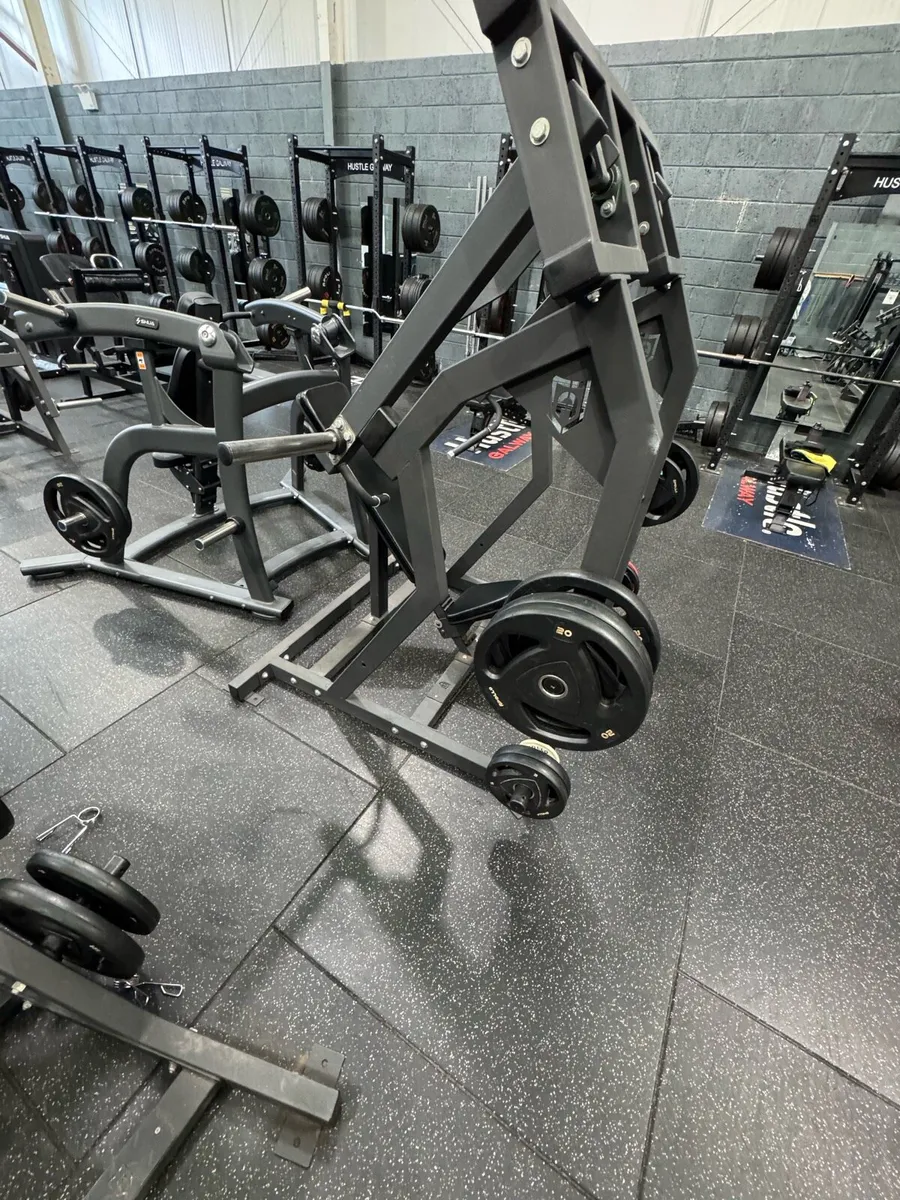 Plate loaded gym equipment - Image 4