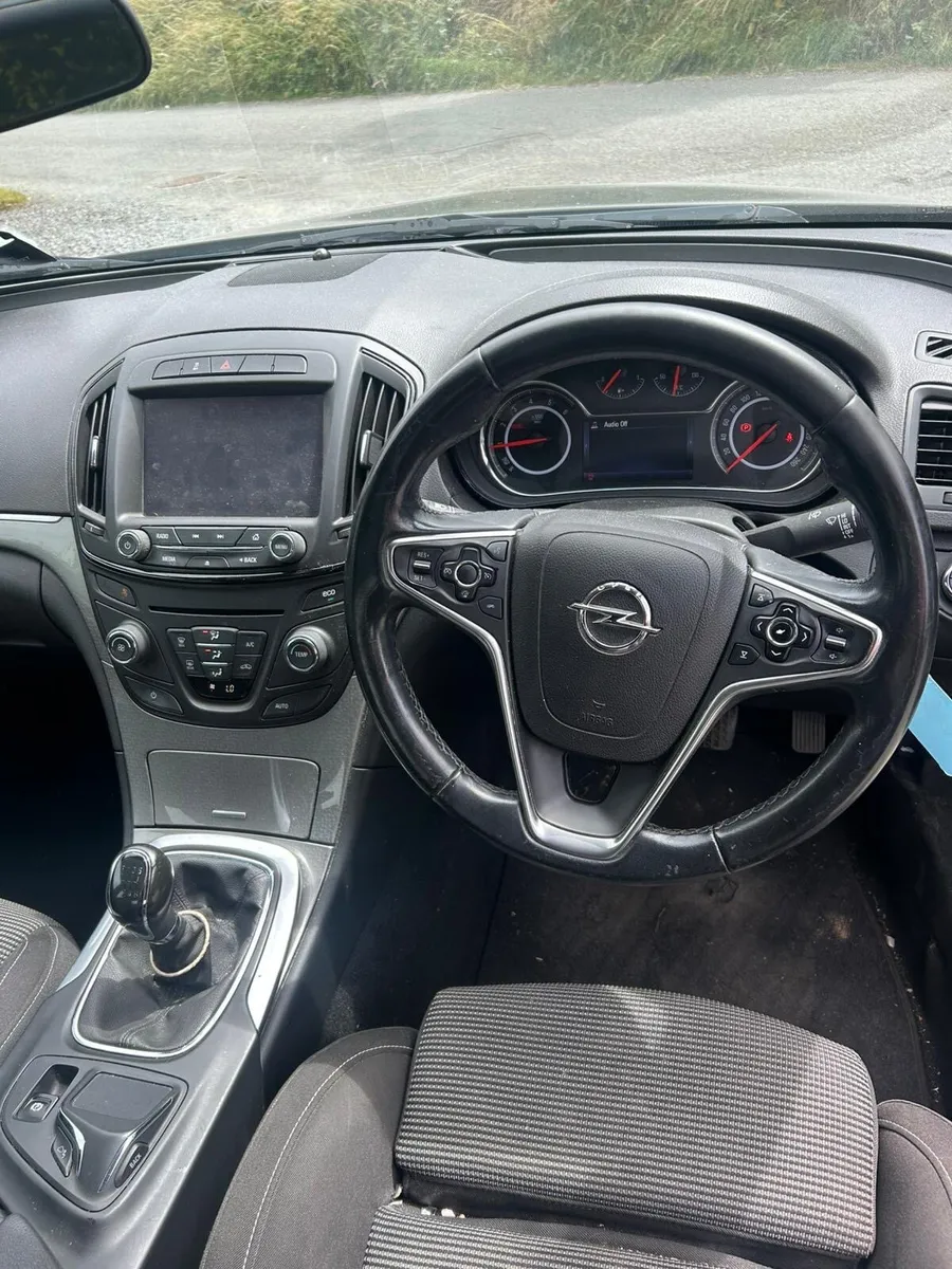 2011 Clio 1.5dsl,, 2015 Opel insignia , 2012 Astra - Image 2