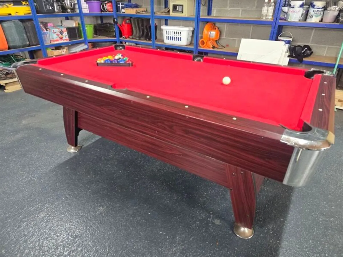Pool table - Image 1