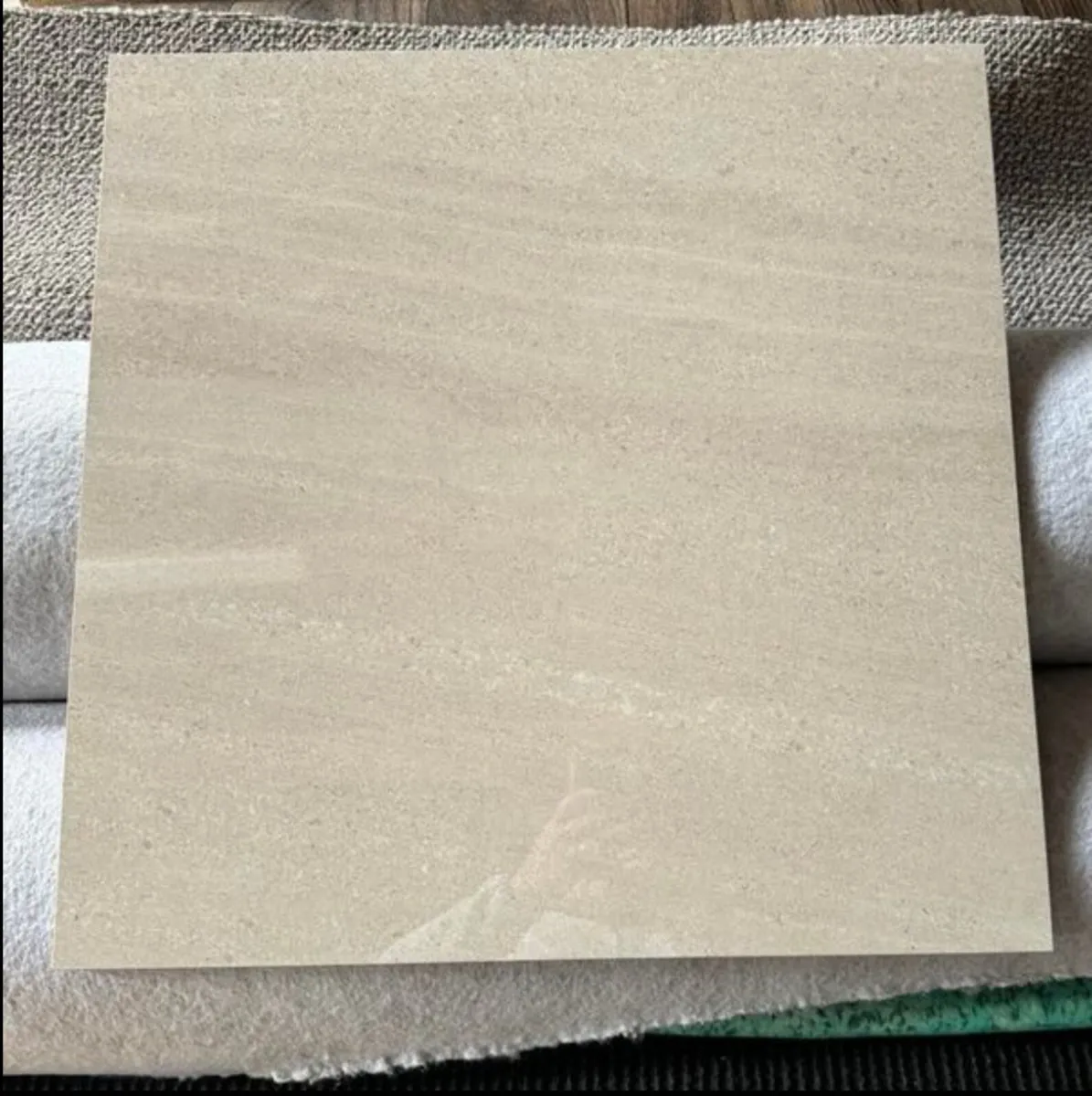 Clearance tile nexus beige gloss 60 x 60cm - Image 1
