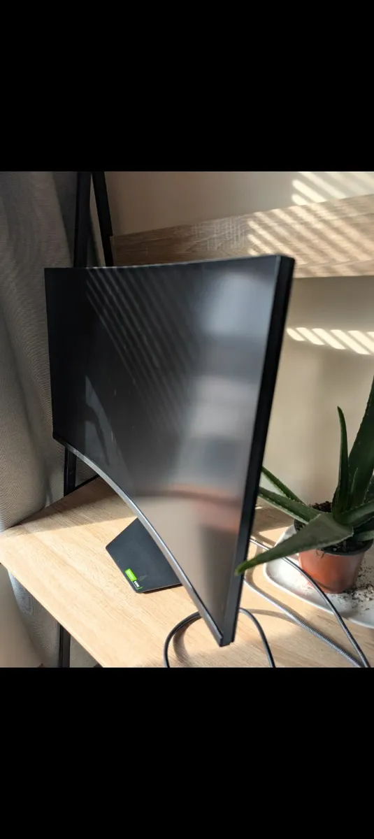 S2721HGF 27" Dell monitor - Image 1