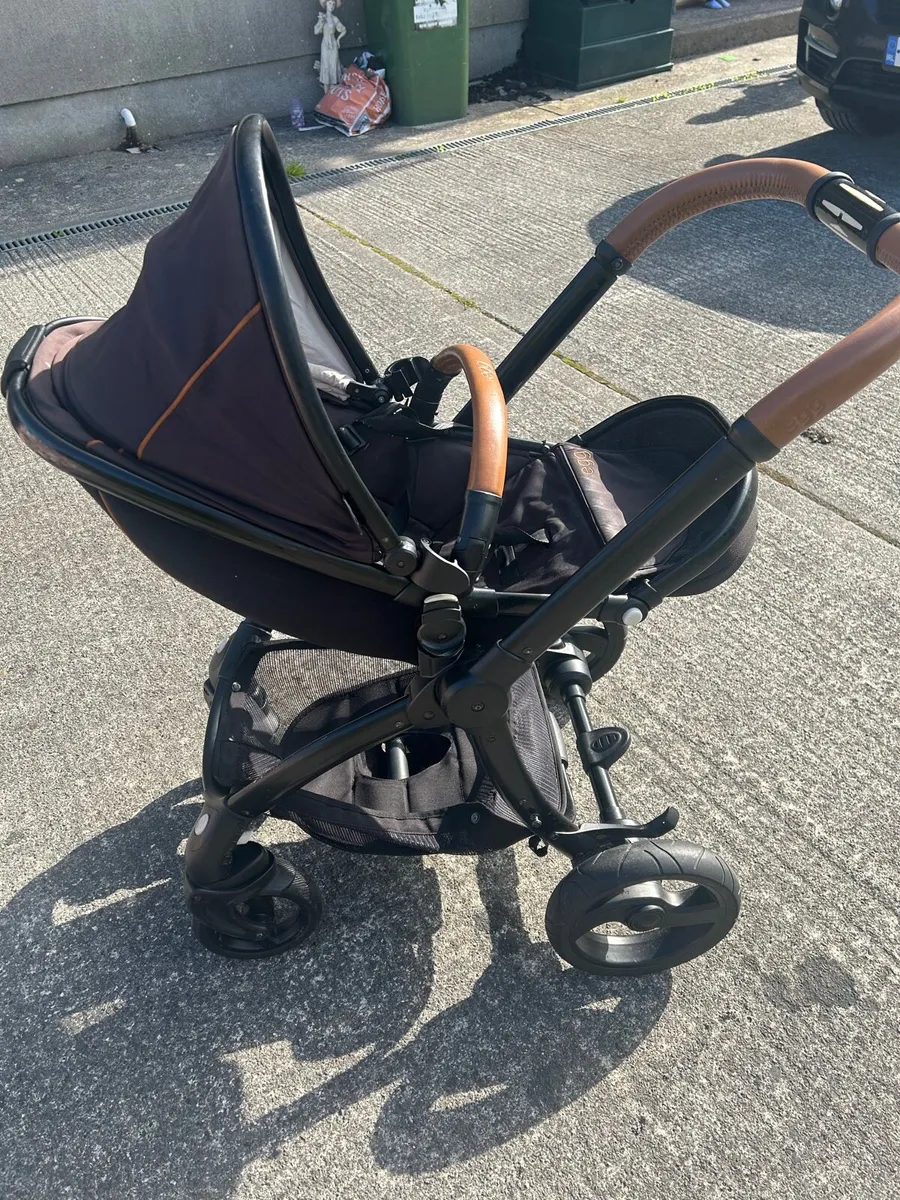 Egg buggy / carry cot / car seat - Image 2