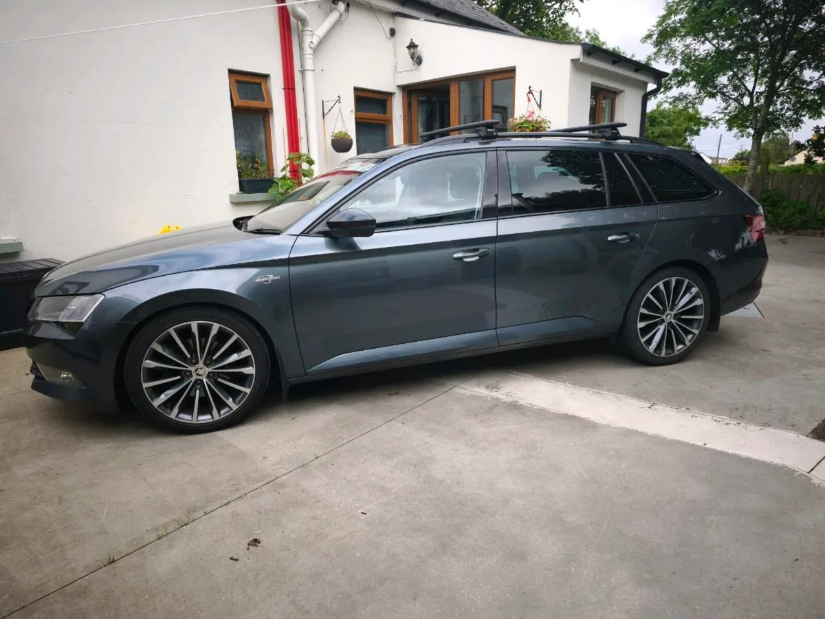 Skoda Superb L&K Combi Estae - Image 1