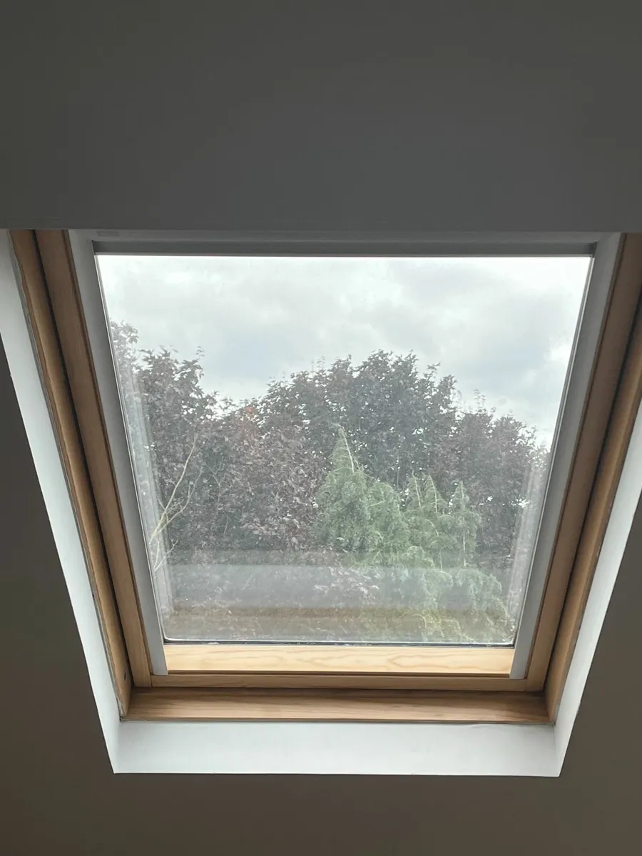 VELUX windows (three) - Image 1