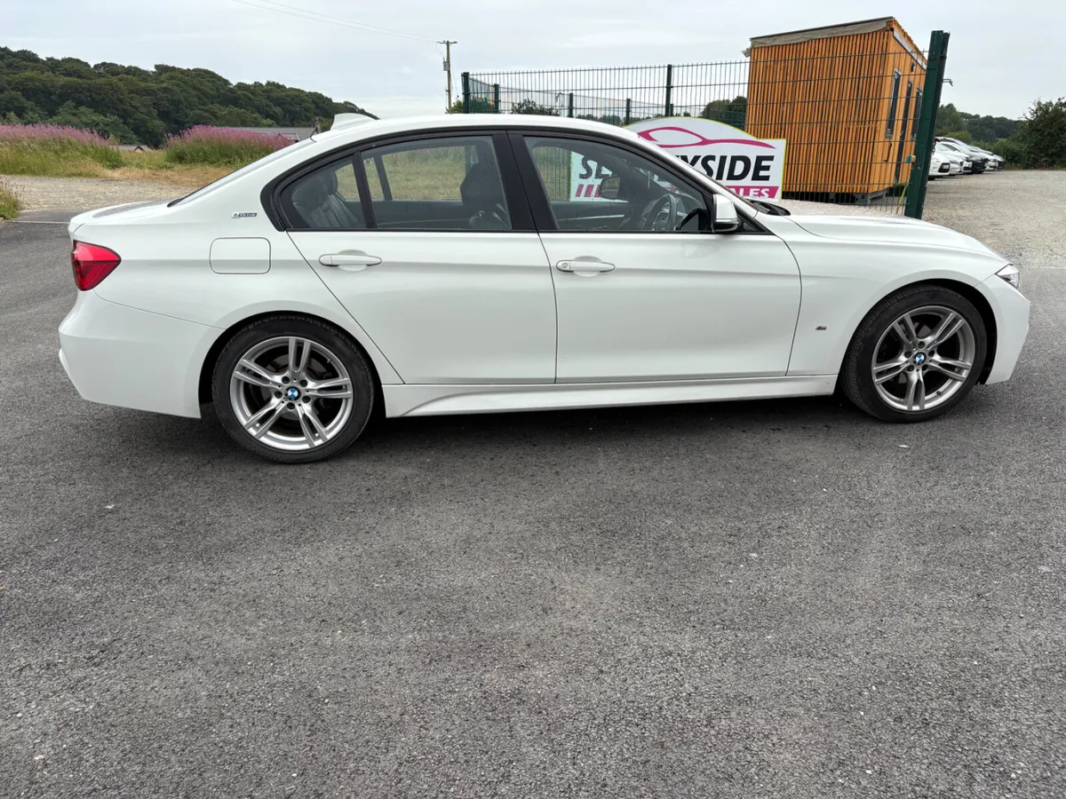 BMW 3-Series 2018 - Image 3