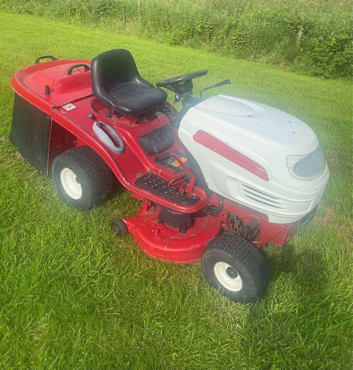 Ride on lawnmower - Image 2