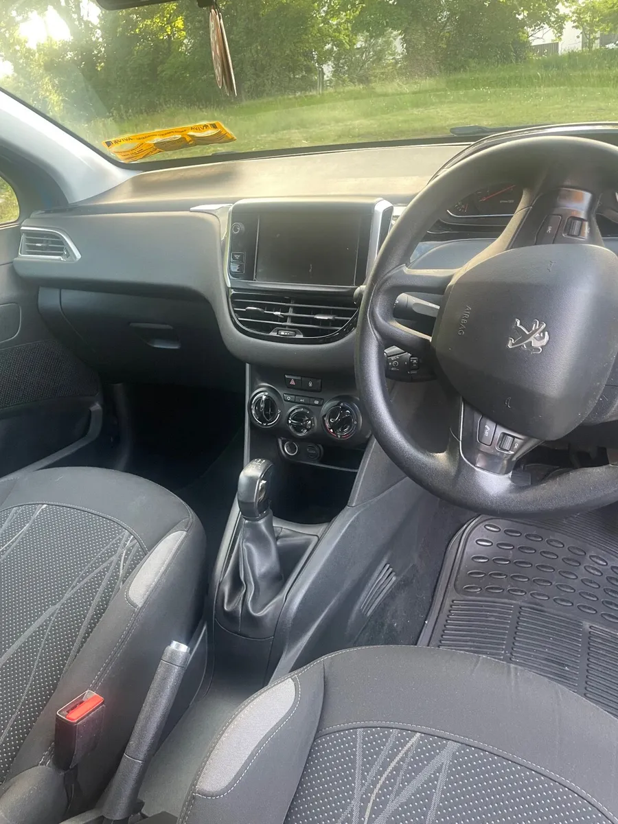 Peugeot 208 2013 - Image 2