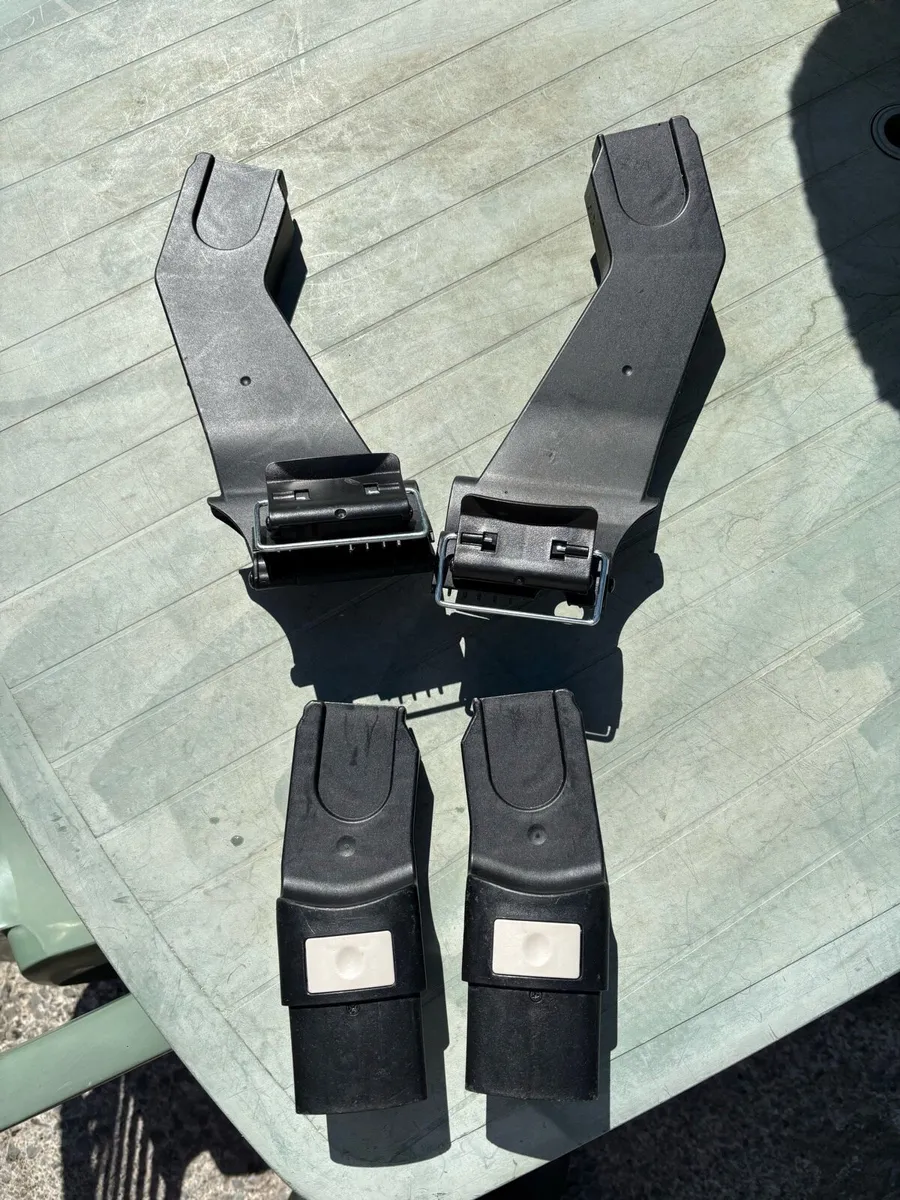 Joolz maxi cosi car seat adapters top and bottom