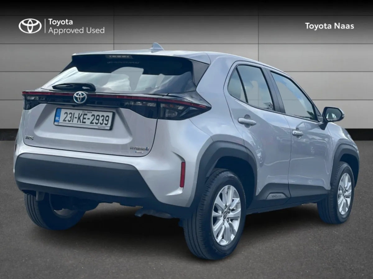 Toyota Yaris Cross CR LUNA 4DR AUTO - Image 2