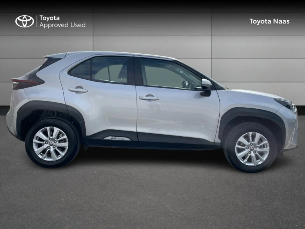 Toyota Yaris Cross CR LUNA 4DR AUTO - Image 3