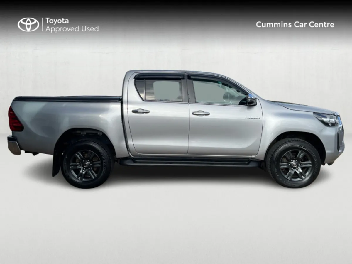 Toyota Hilux VAT INVOICE AVAILABLE HILUX 2.8 SR5 D - Image 3