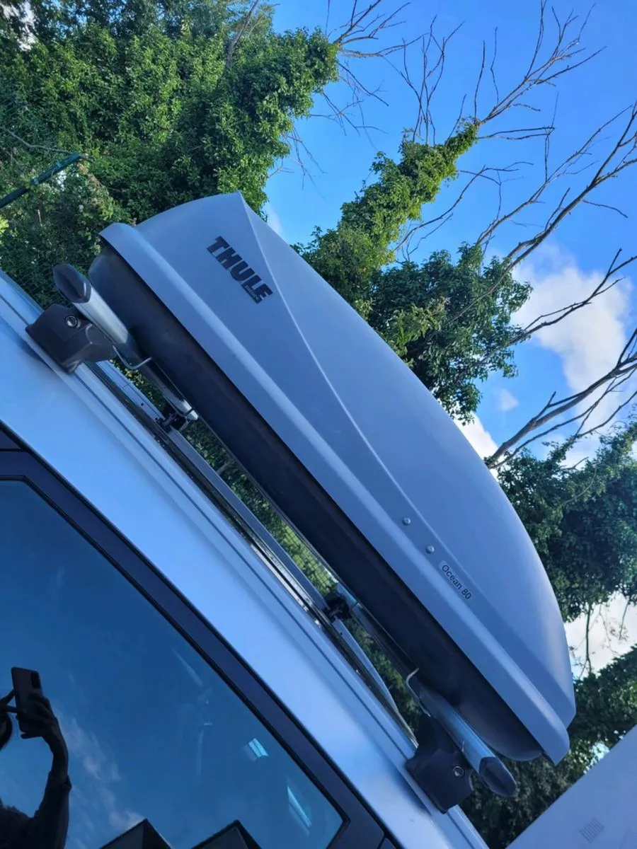 Roof box - Image 1