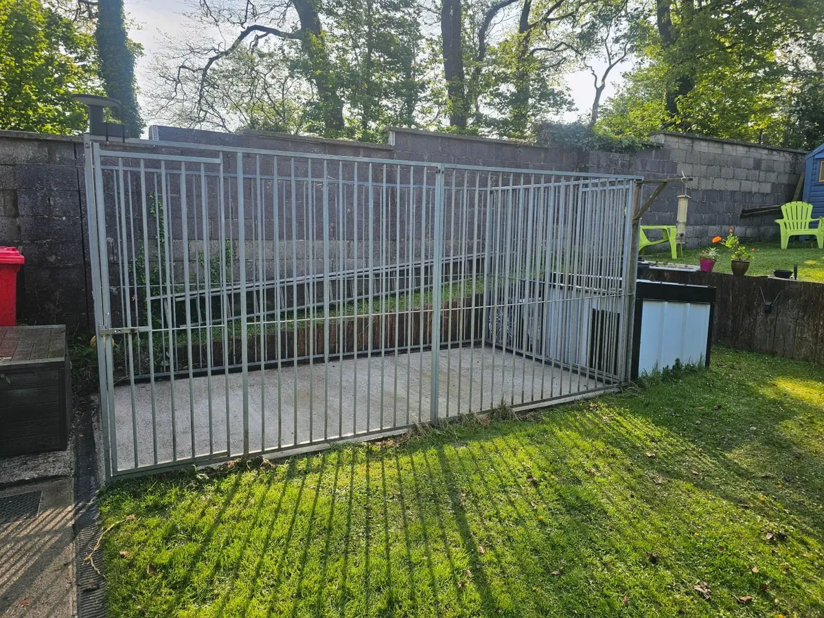 4m x 2m Dog Kennel with Roof + Insulated Dog House - Image 1