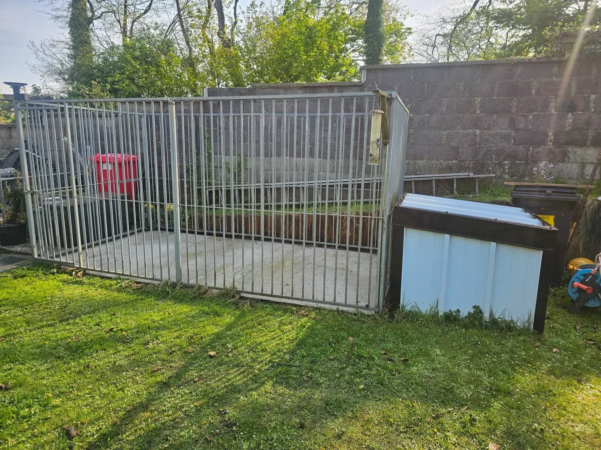 4m x 2m Dog Kennel with Roof + Insulated Dog House - Image 3
