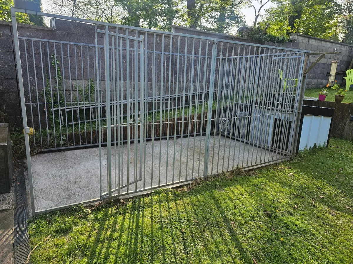 4m x 2m Dog Kennel with Roof + Insulated Dog House - Image 4
