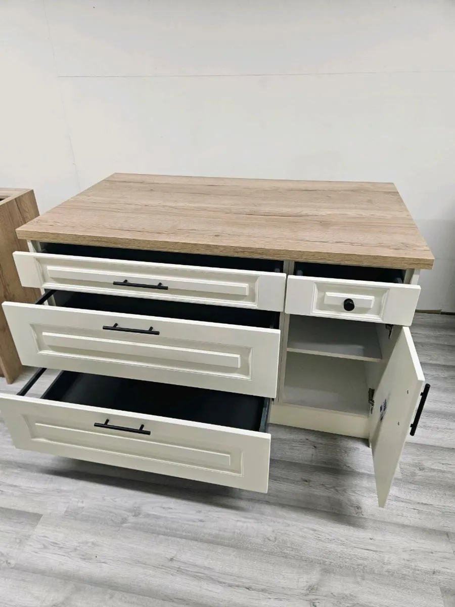 Kitchen islands - Image 2