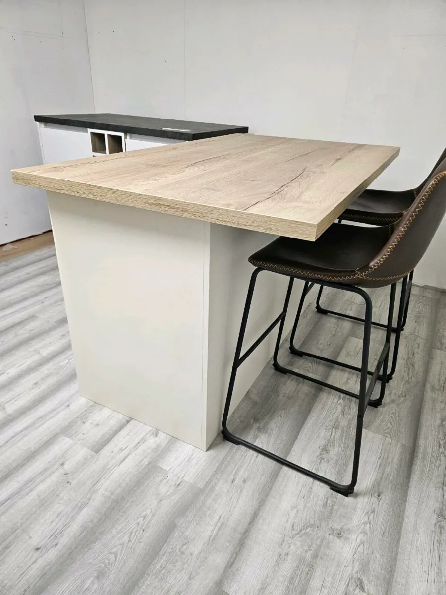 Kitchen islands - Image 3