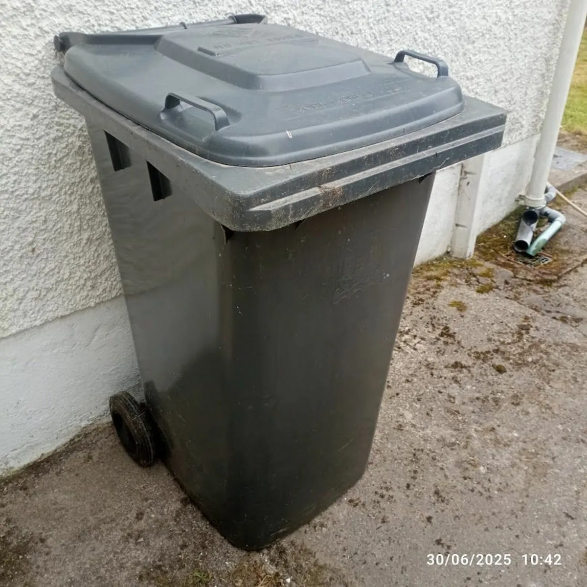 Wheelie Bins, 240 litres x 3 - Image 1