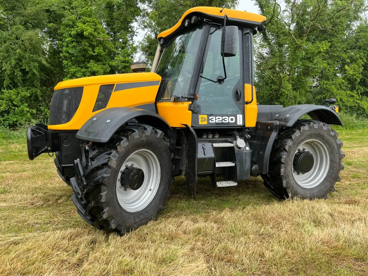JCB Fastrac 3230 @ Russell Fastraxx - Image 1