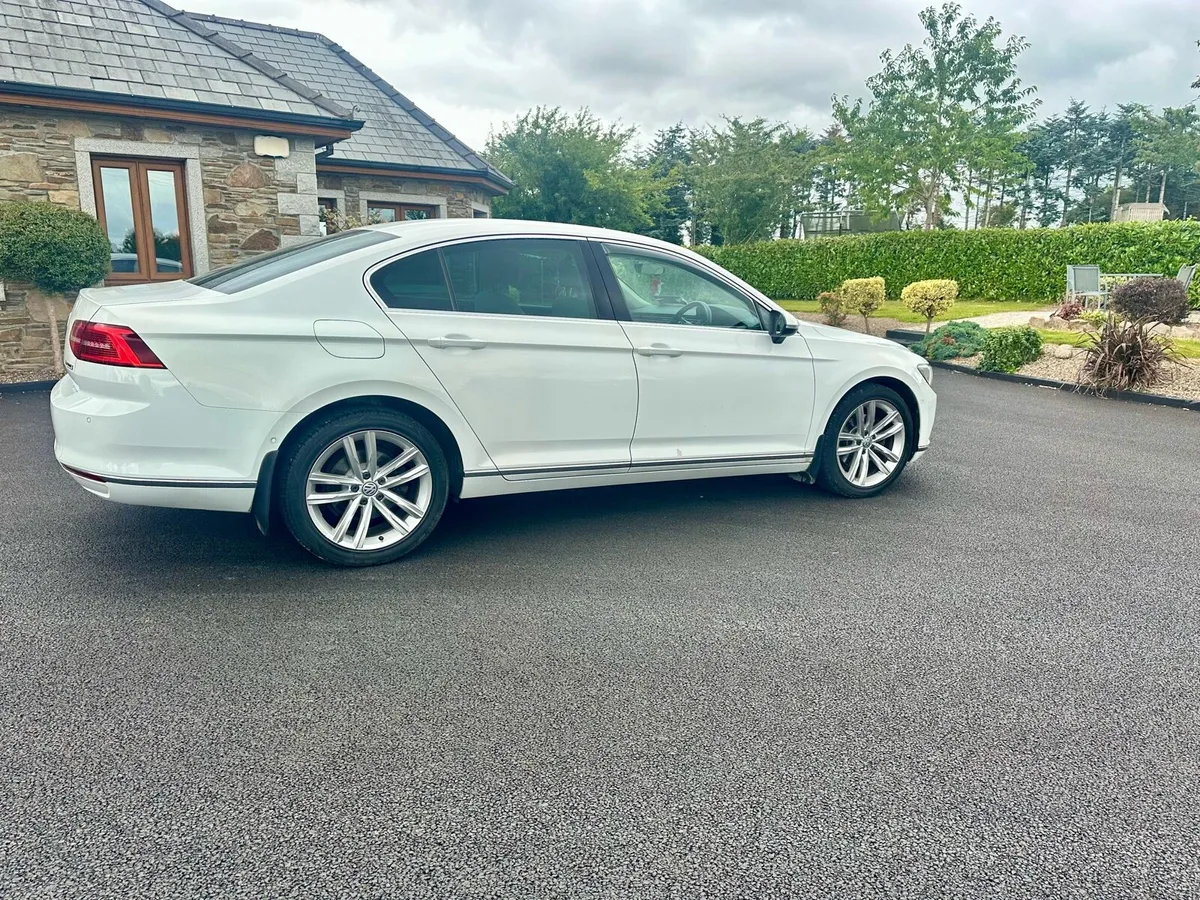 Volkswagen Passat - Image 2