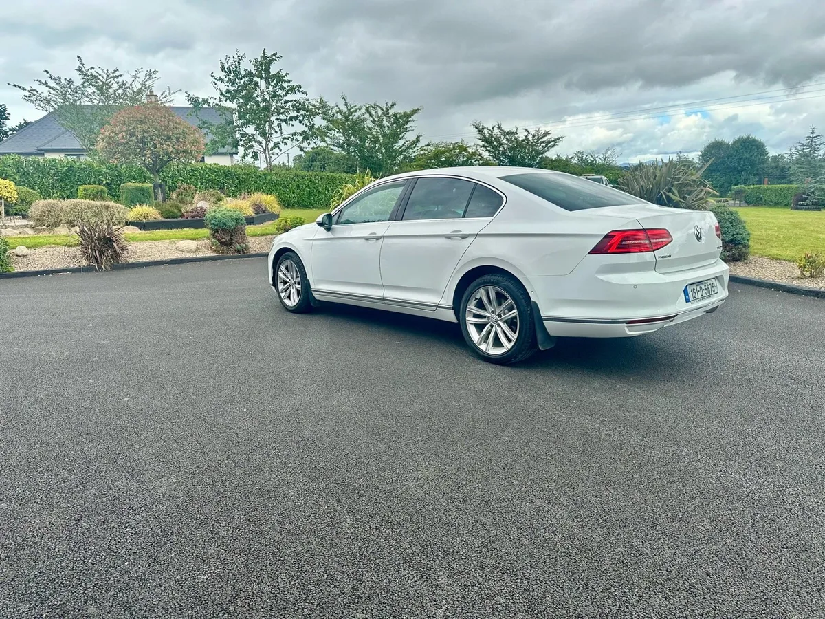 Volkswagen Passat - Image 4