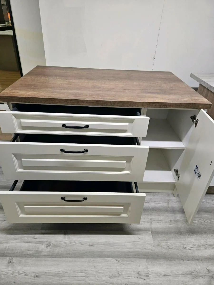 Kitchen islands - Image 2