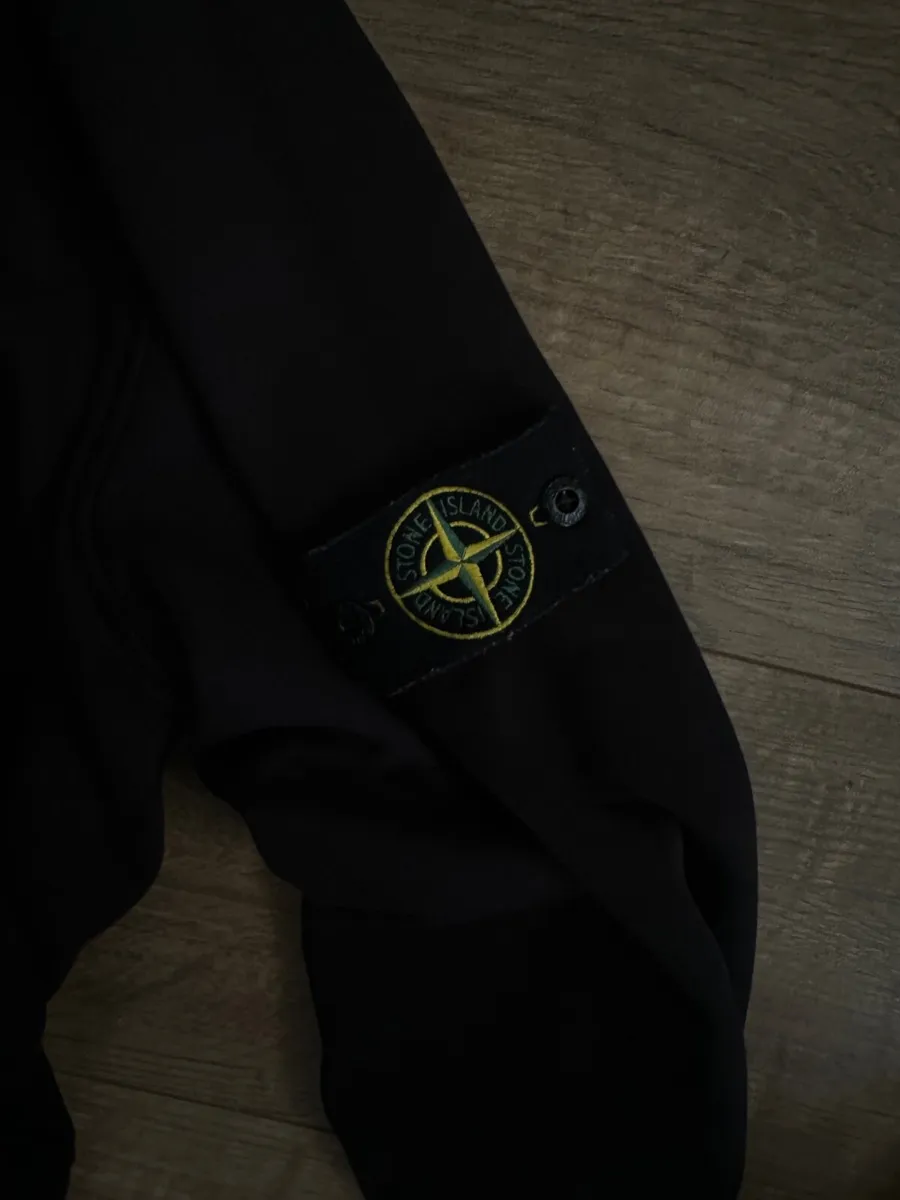 Stone Island - Image 3