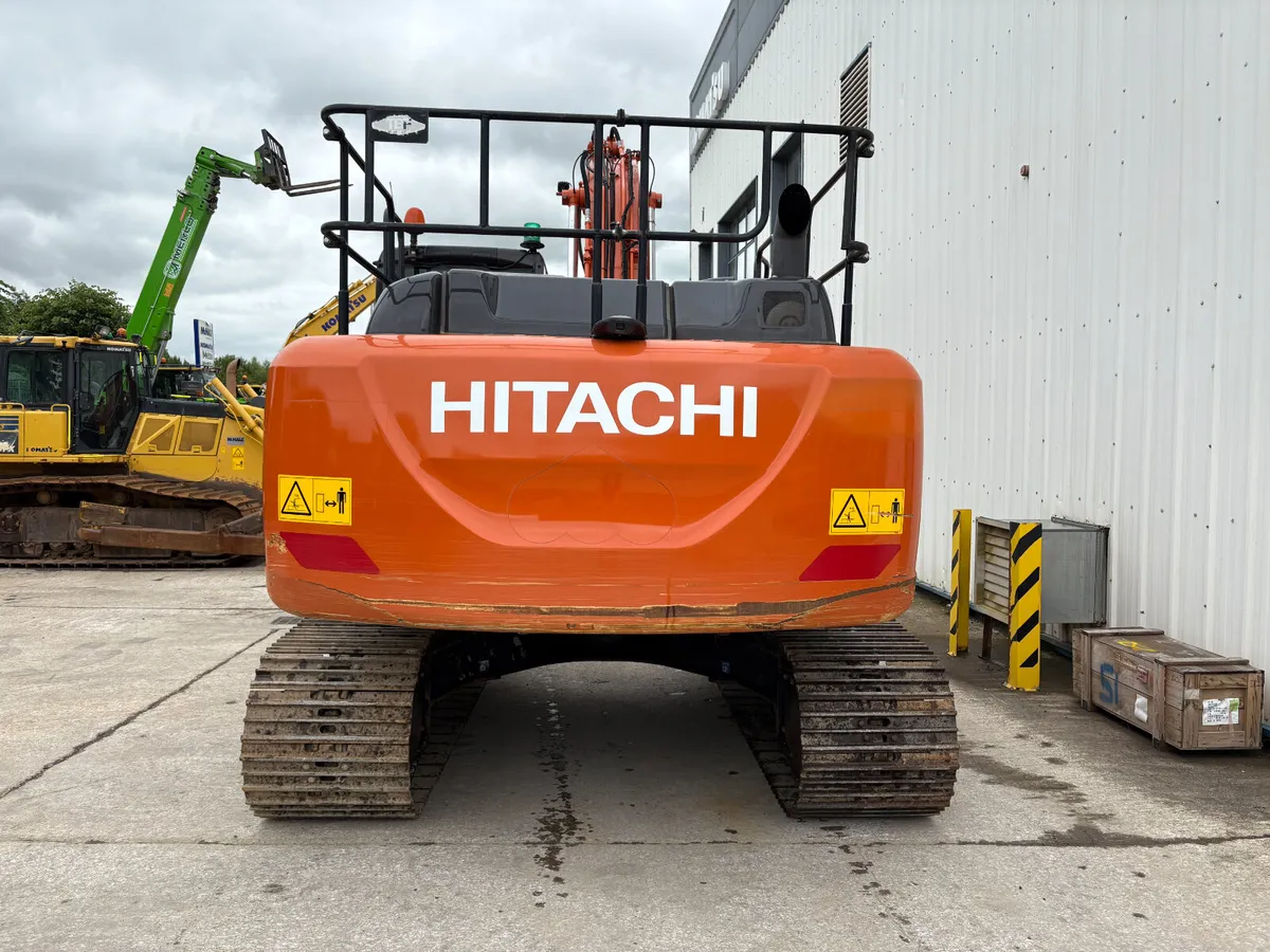 Hitachi ZX210LC-6 - Image 3