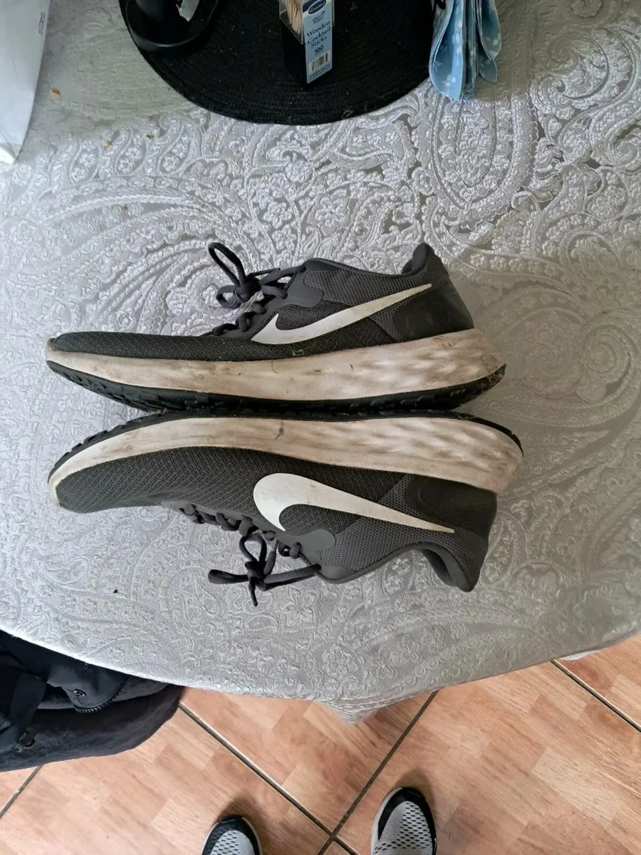 Nike size 10 running  trainers - Image 2