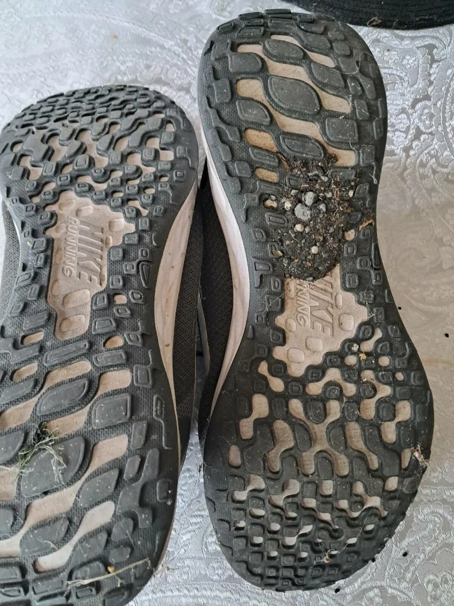 Nike size 10 running  trainers - Image 4