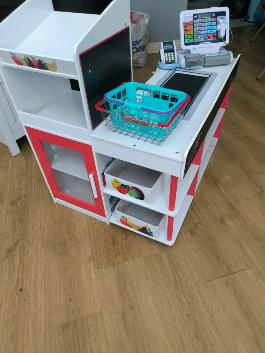 play shop with complete stock of toys and till - Image 1