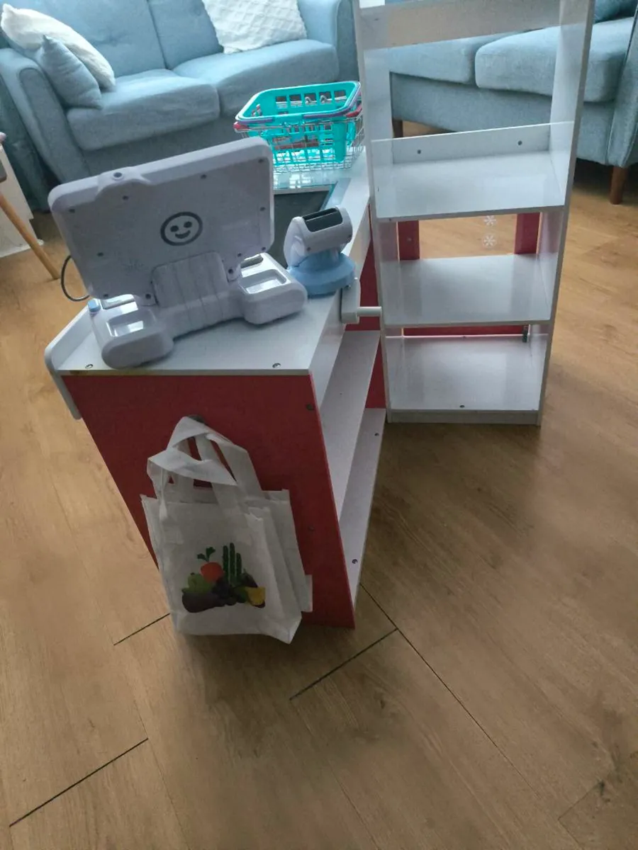 play shop with complete stock of toys and till - Image 2