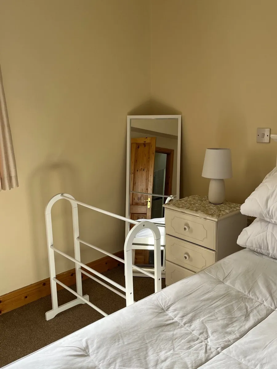 Bedroom suite - Image 2