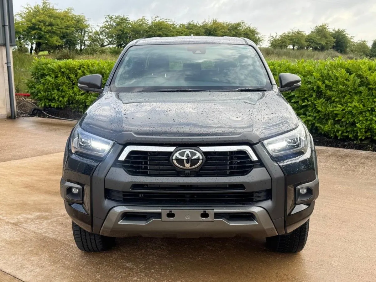 Toyota Hilux  invincible X//auto//new Doe//immacu - Image 2