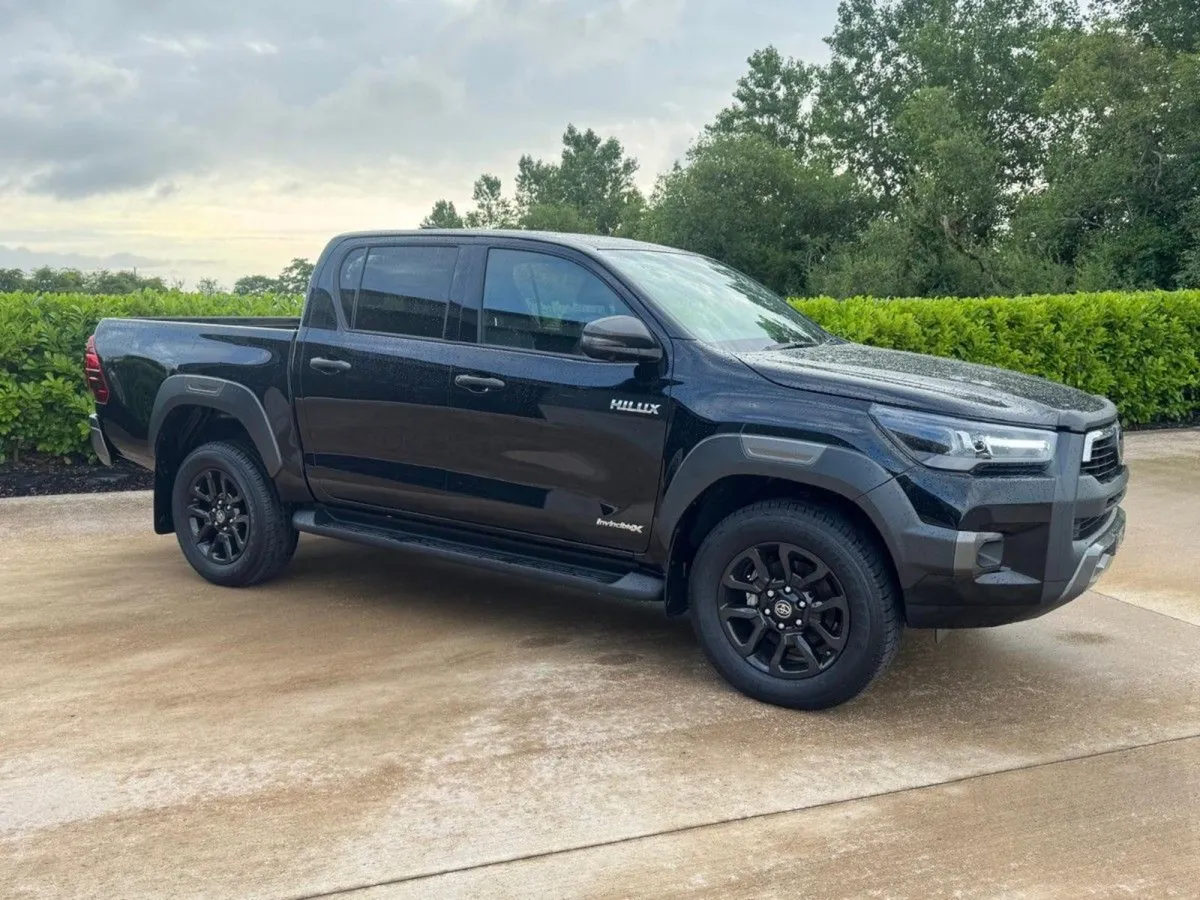 Toyota Hilux  invincible X//auto//new Doe//immacu - Image 3