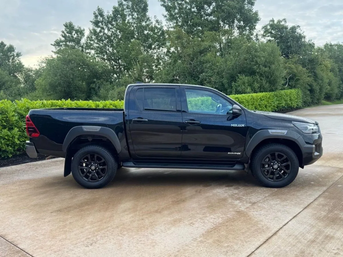 Toyota Hilux  invincible X//auto//new Doe//immacu - Image 4