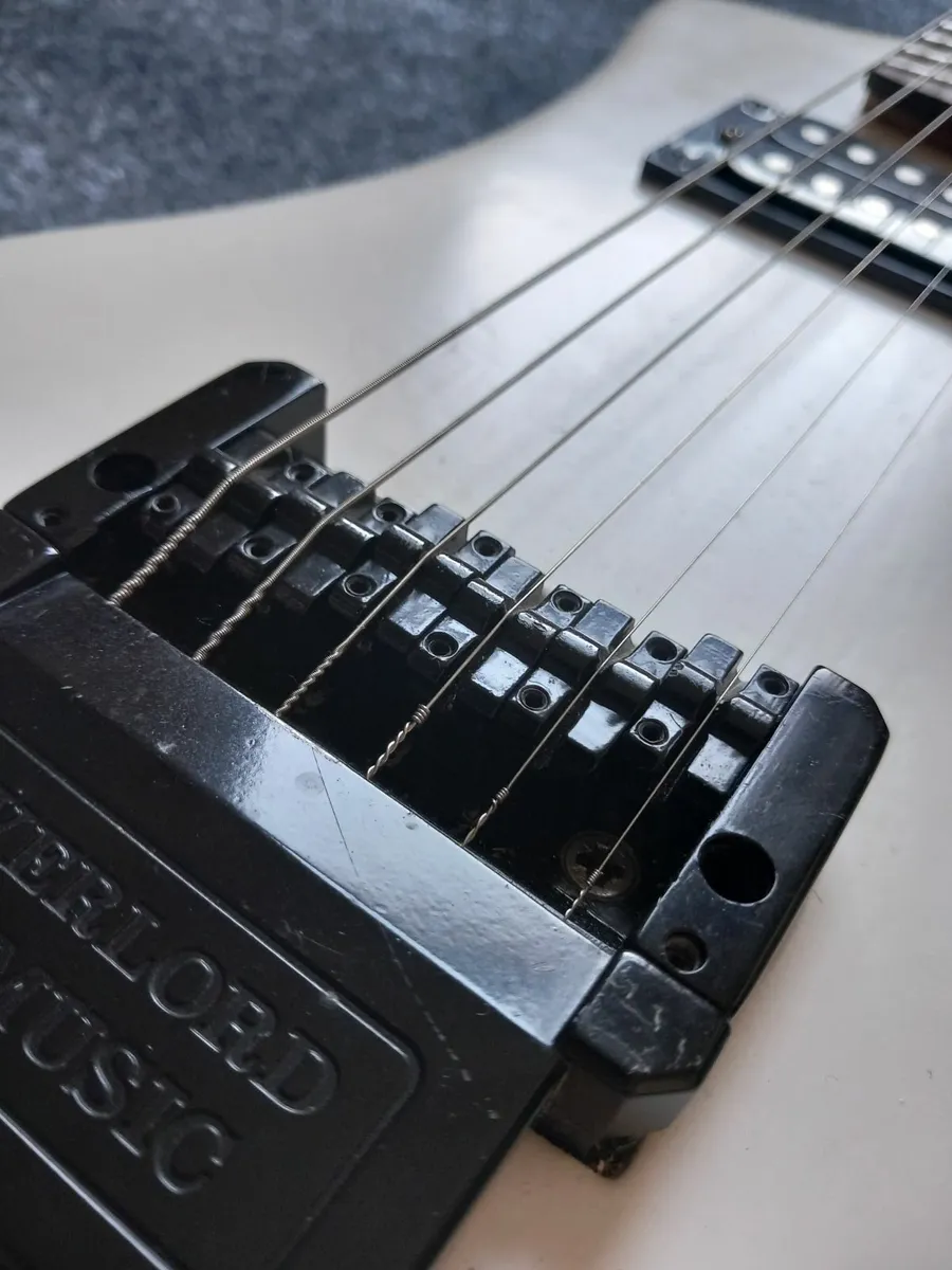 Headless Electric Guitar - Image 4