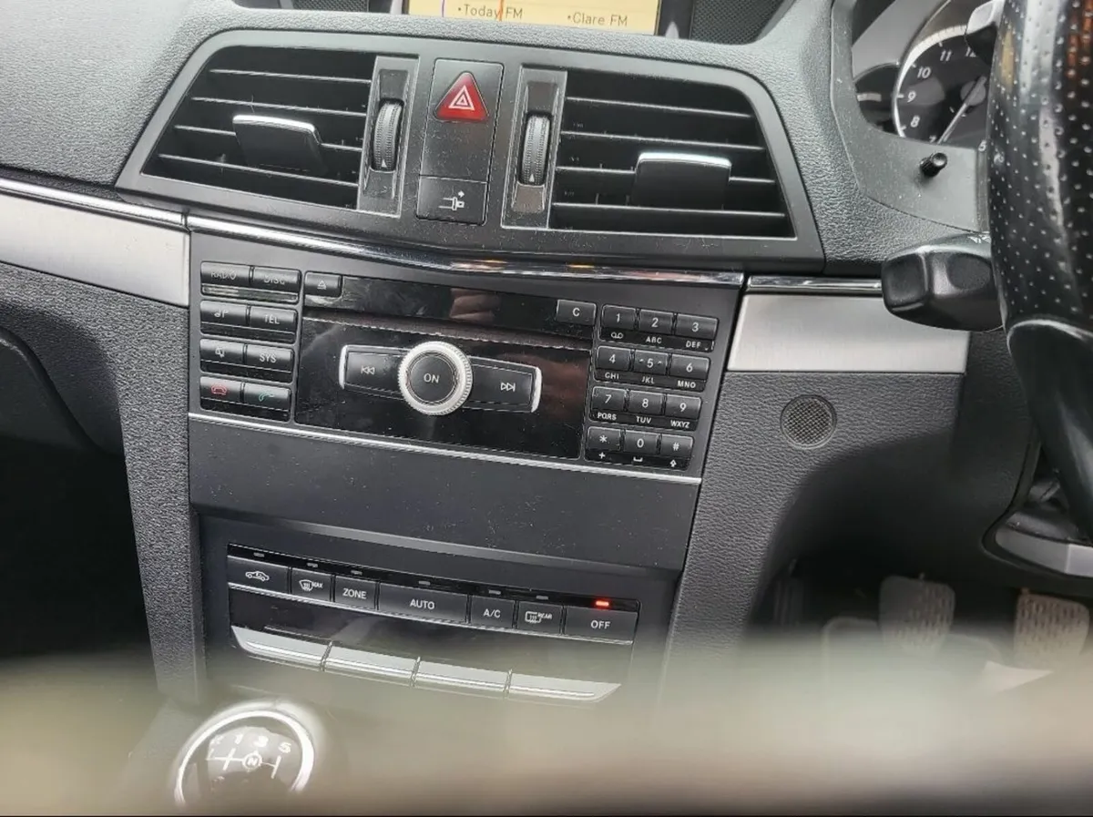 Mercedes-Benz E-Class 2011 - Image 3