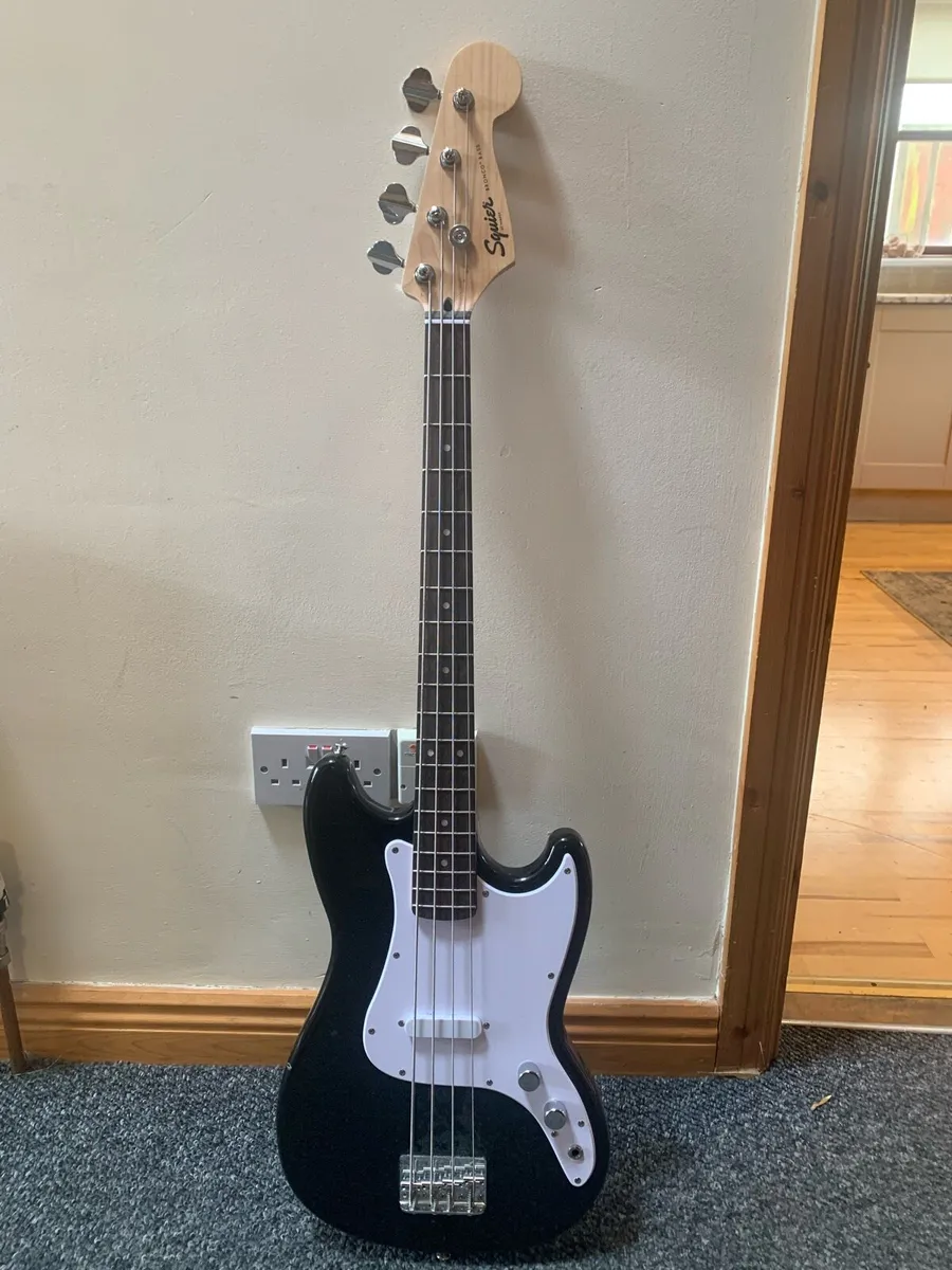 Fender bass - Image 1