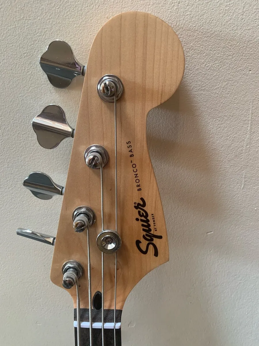Fender bass - Image 3